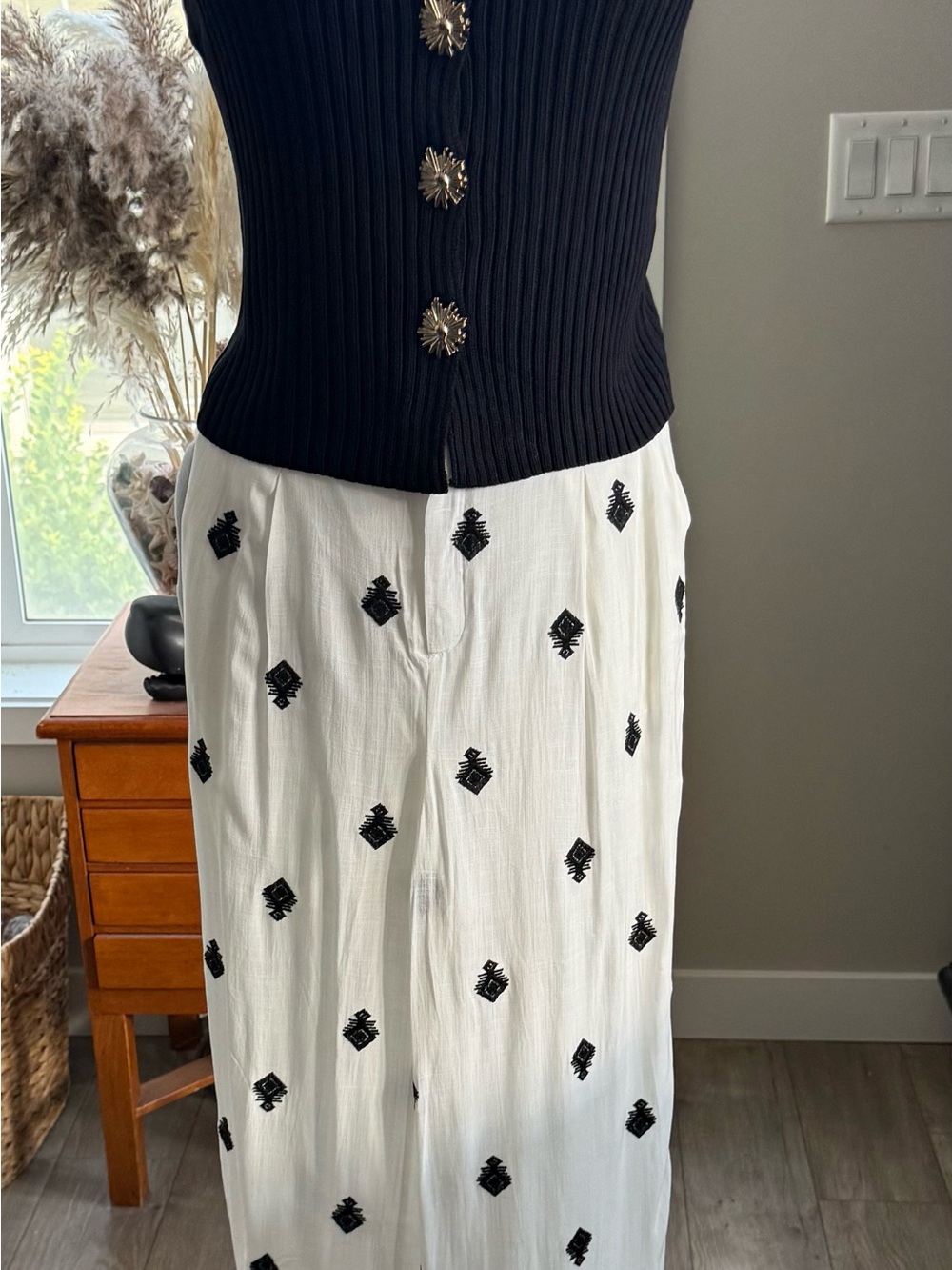 Black Ribbed Sleeveless Button-Front Knit Top - Picture 9 of 10